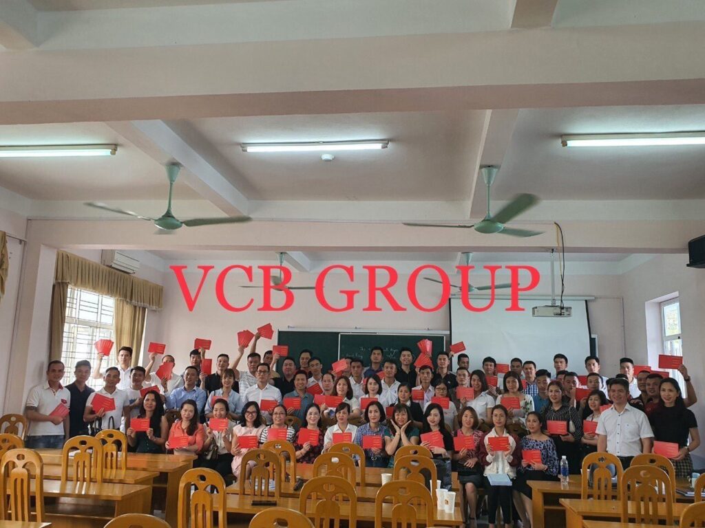 Kỹ năng trong Môi giới Bất động sản đang là chủ đề được quan tâm mạnh mẽ trên khắp các diễn đàn, trang web hiện nay. Nhiều người có quan niệm sai lầm rằng, chỉ cần có kiến thức cơ bản về Môi giới Bất động sản là đã có thể ra thương trường "vẫy vùng" được rồi. Tuy nhiên, bên cạnh những kiến thức căn bản, mỗi người kinh doanh Bất động sản cần trang bị cho mình những kỹ năng cần thiết để có thể trở nên vững vàng hơn trong nghề. Hãy cùng VCB tìm hiểu xem những kỹ năng đó là gì qua bài viết này nhé!