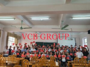 Kỹ năng trong Môi giới Bất động sản đang là chủ đề được quan tâm mạnh mẽ trên khắp các diễn đàn, trang web hiện nay. Nhiều người có quan niệm sai lầm rằng, chỉ cần có kiến thức cơ bản về Môi giới Bất động sản là đã có thể ra thương trường "vẫy vùng" được rồi. Tuy nhiên, bên cạnh những kiến thức căn bản, mỗi người kinh doanh Bất động sản cần trang bị cho mình những kỹ năng cần thiết để có thể trở nên vững vàng hơn trong nghề. Hãy cùng VCB tìm hiểu xem những kỹ năng đó là gì qua bài viết này nhé!